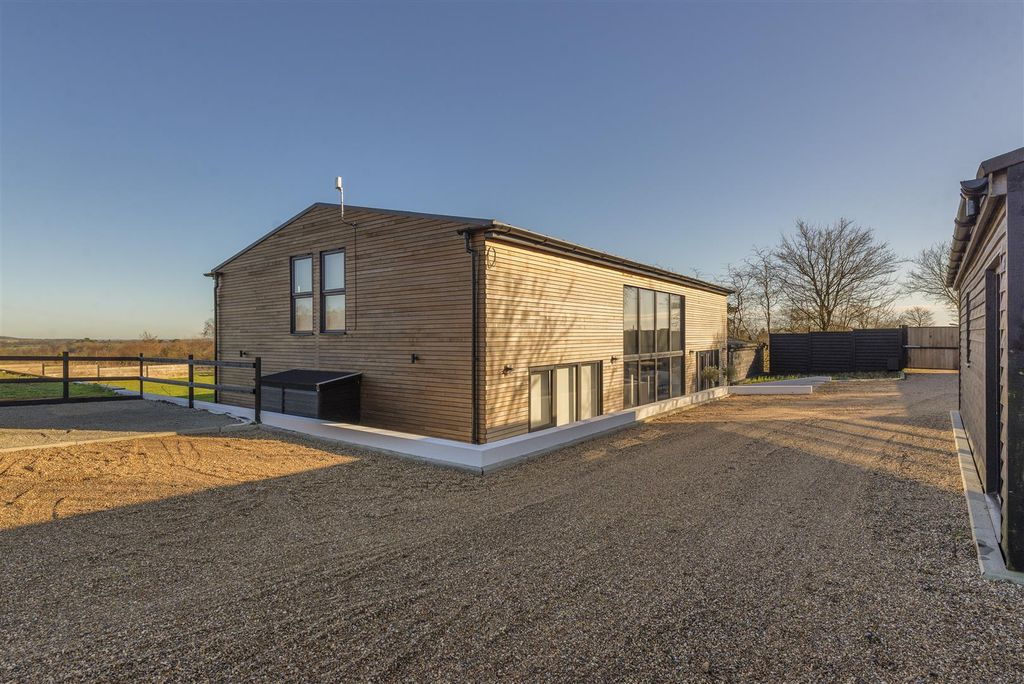 Property photo 1 of 41 01