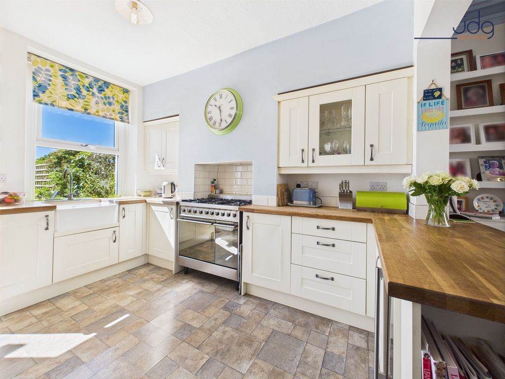 Property photo 2 of 25 Shaker Style Kitchen With Solid Wooden Worksurfaces And Belfast Sink