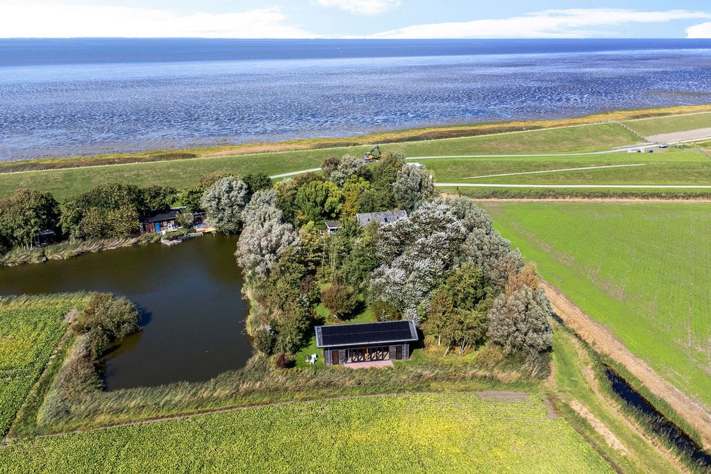 Property photo 2 of 81