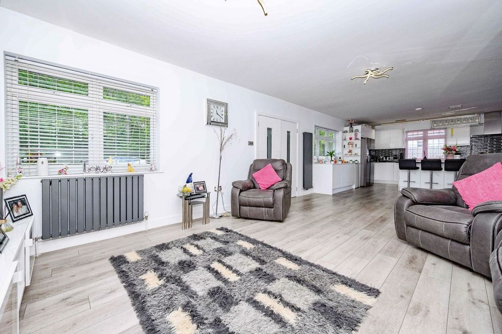 Property photo 2 of 33