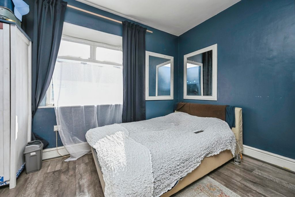 Property photo 3 of 12 Pbox-Img.Jpg