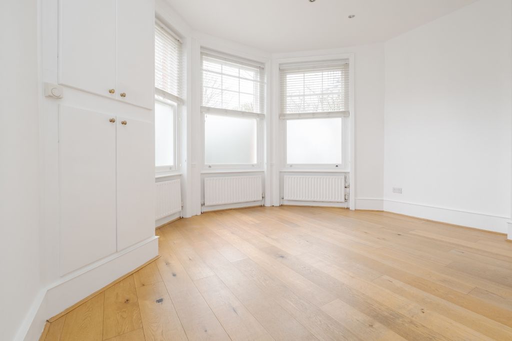 Property photo 1 of 12 Flat-1-2-Alexandr...