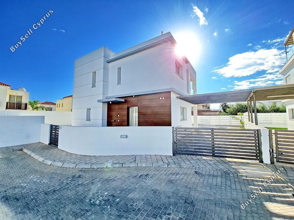 Property photo 2 of 36