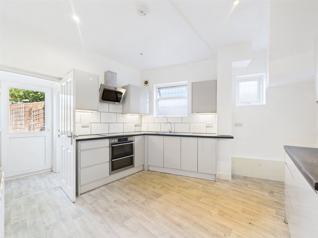 Property photo 2 of 21 Picture No. 06