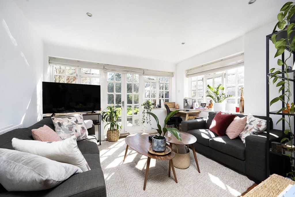 Property photo 2 of 9