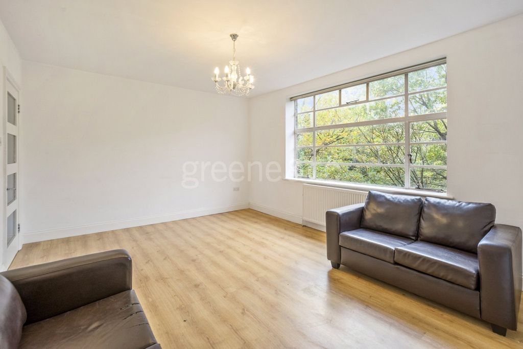 Property photo 3 of 11 3