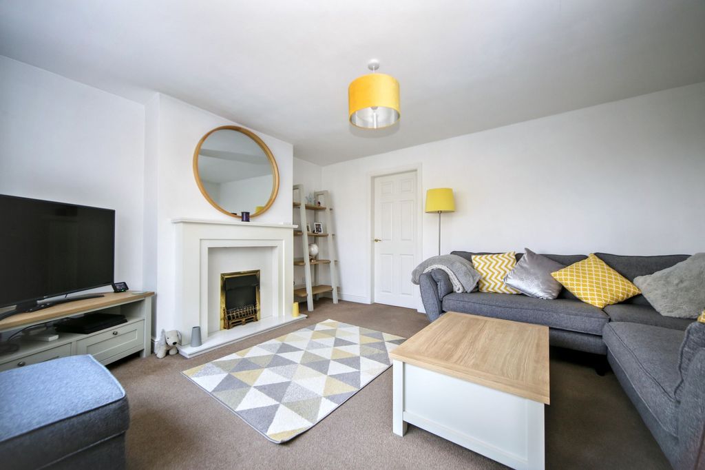 Property photo 2 of 25