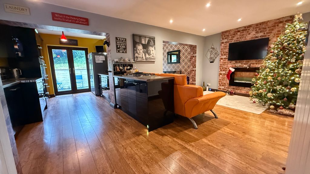 Property photo 3 of 47 Img_E0877