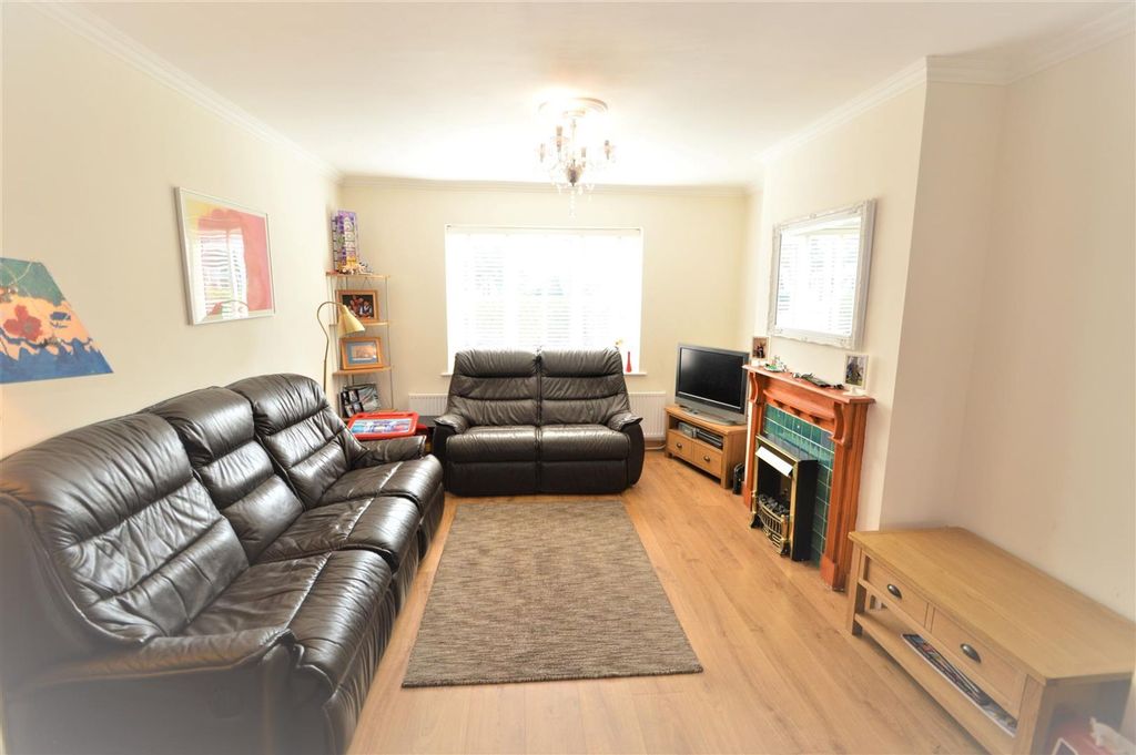 Property photo 2 of 3 Living Room