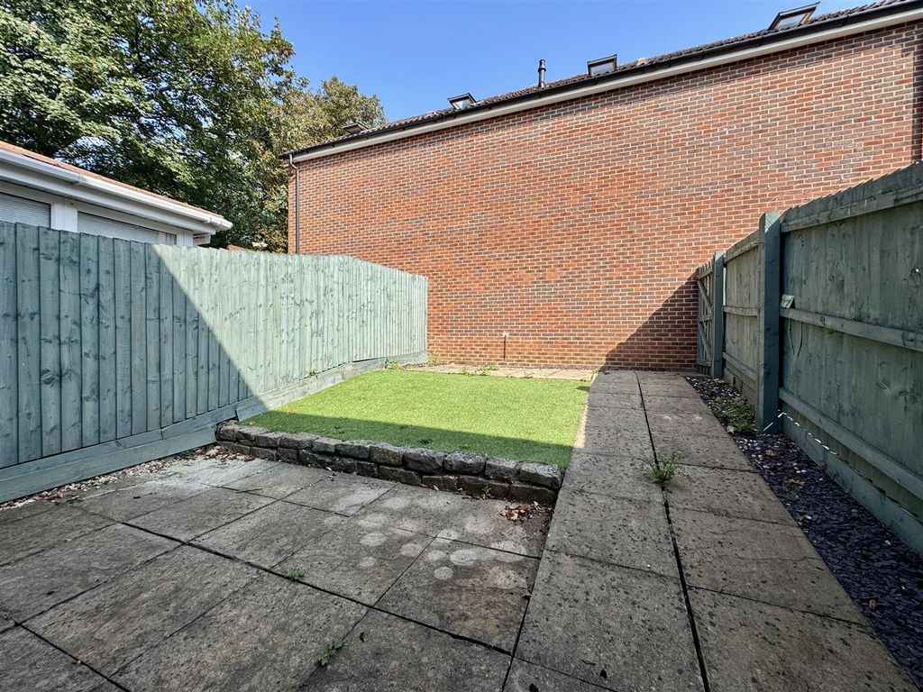 Property photo 2 of 14 Garden
