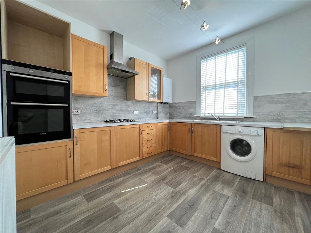 Property photo 3 of 6 Kitchen.Jpg