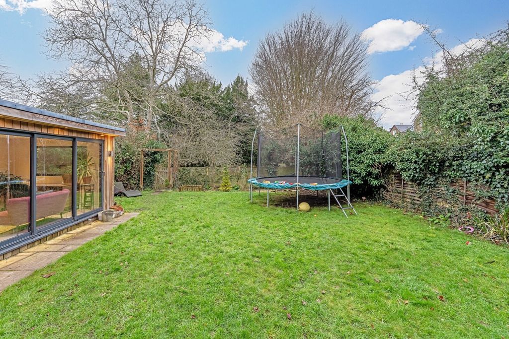 Property photo 2 of 32 Picture No. 25