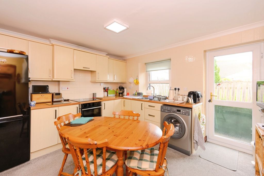 Property photo 2 of 10 Kitchen/Breakfast