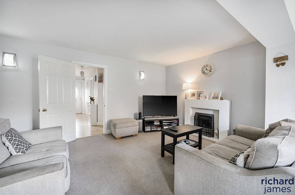 Property photo 3 of 13 5F58A3352Ac24606A827B4A707E0Da9A