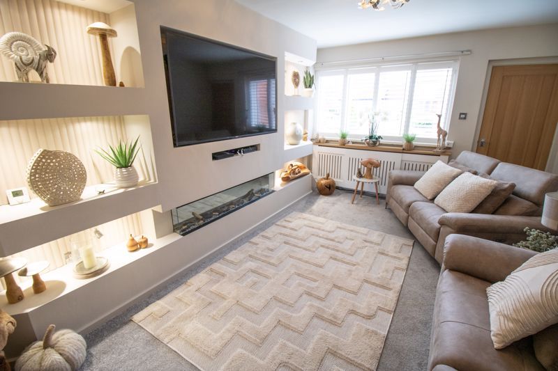 Property photo 3 of 24 Lounge