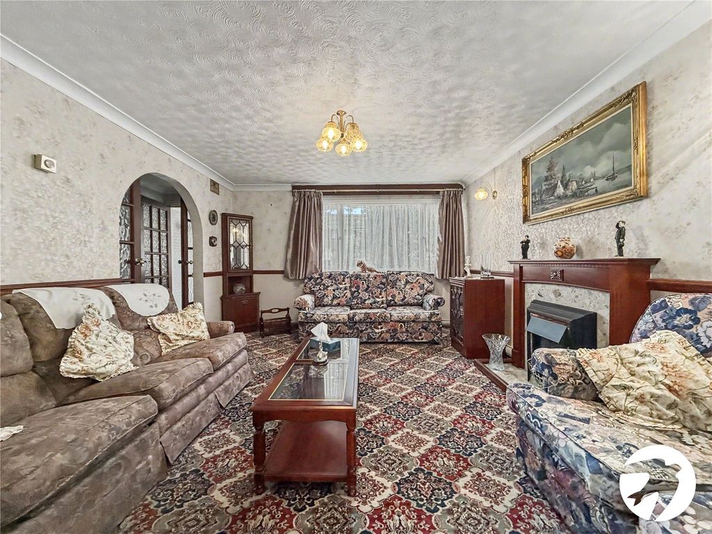 Property photo 2 of 15 Lounge