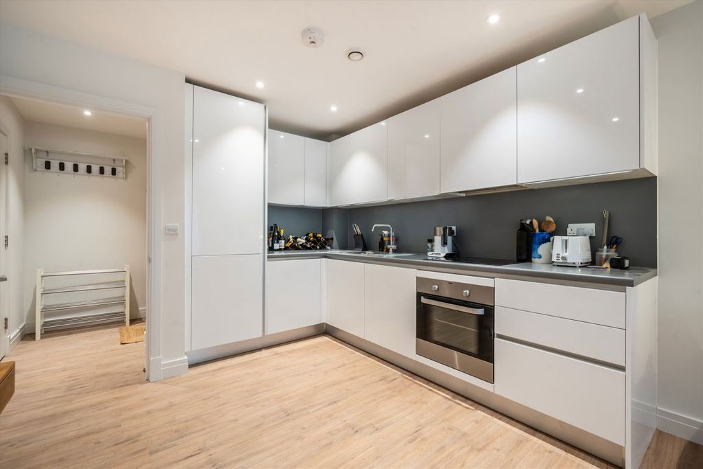 Property photo 3 of 5