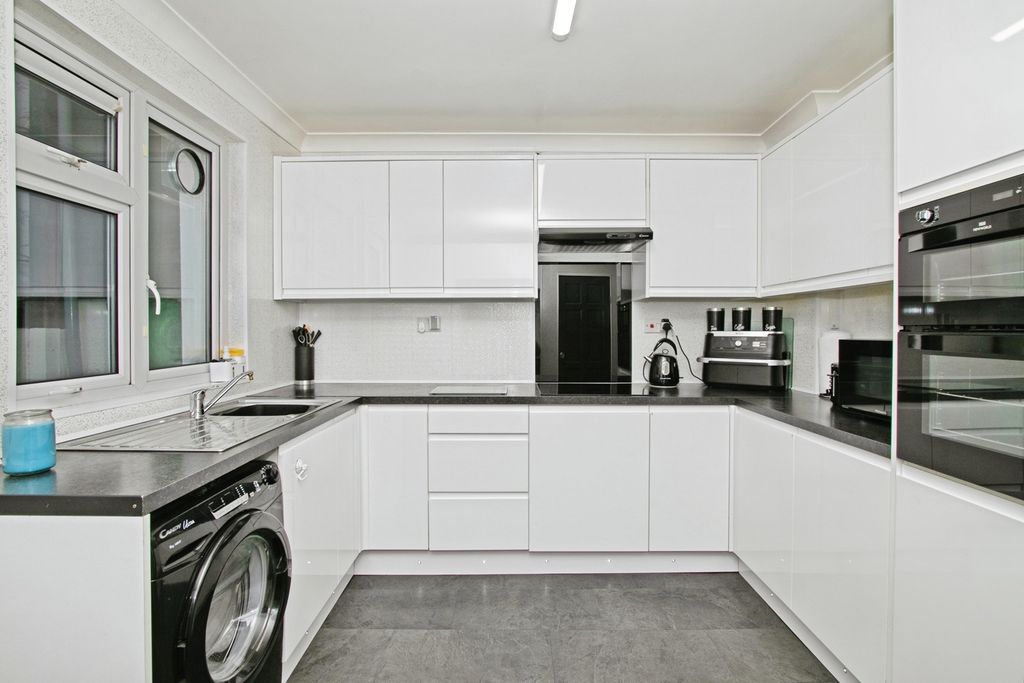 Property photo 2 of 17 Photo