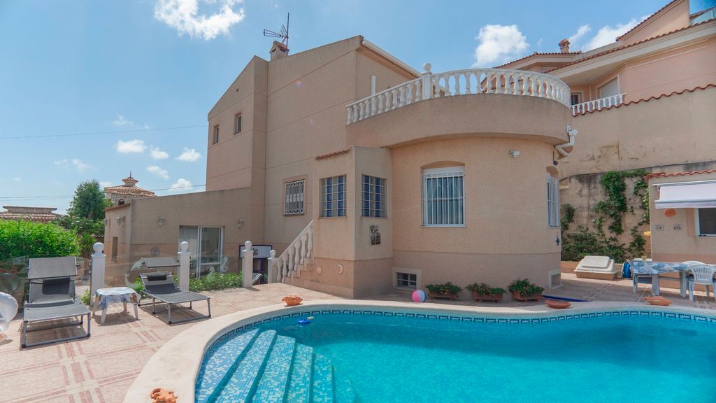 Property photo 1 of 71
