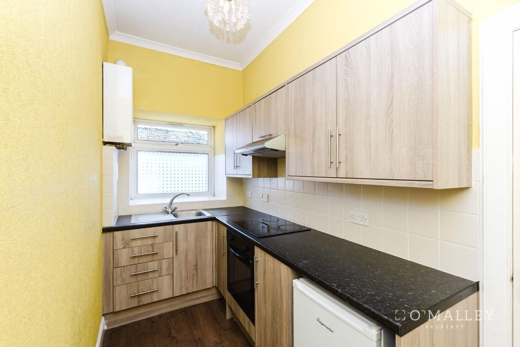 Property photo 2 of 8 Kitchen