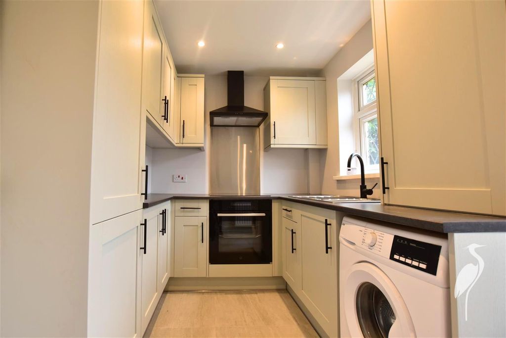 Property photo 3 of 8 Kitchen