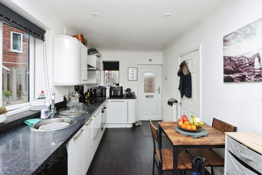 Property photo 3 of 13 Kitchen