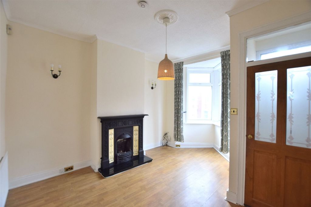 Property photo 3 of 7 Lounge