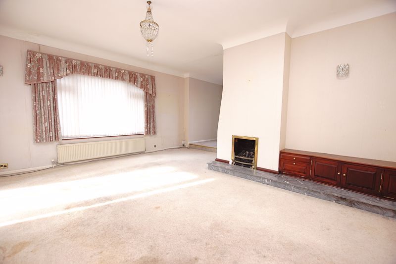 Property photo 3 of 18 Lounge