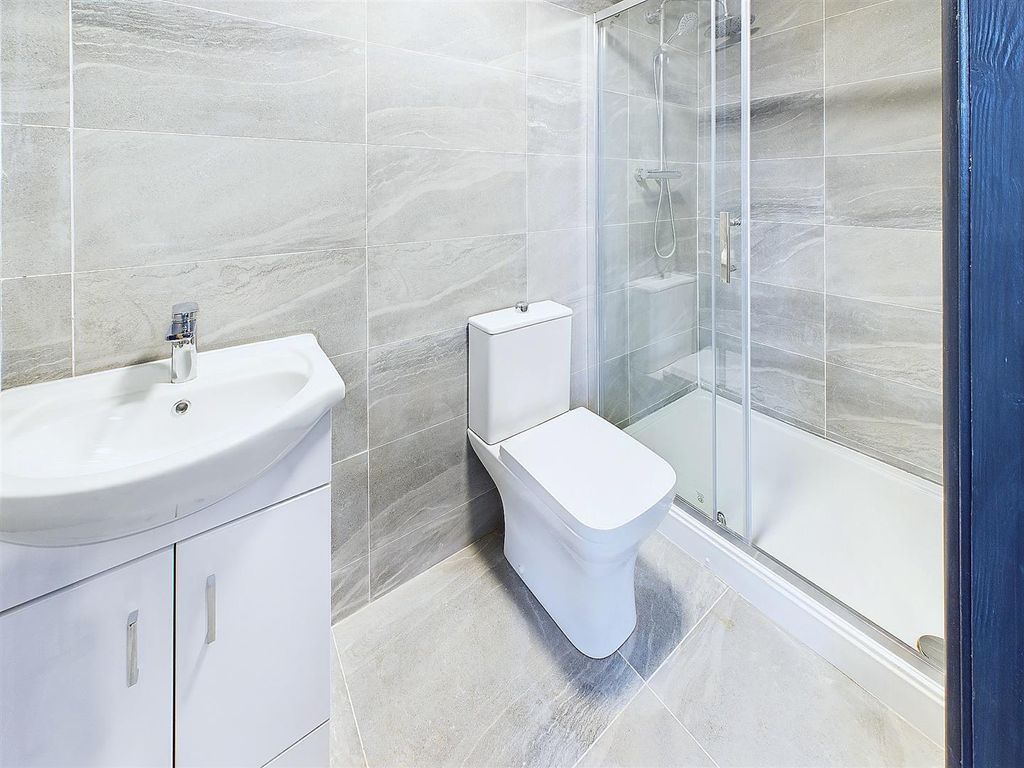 Property photo 3 of 9 Cam03736G0-Pr0029-Still003.Jpg