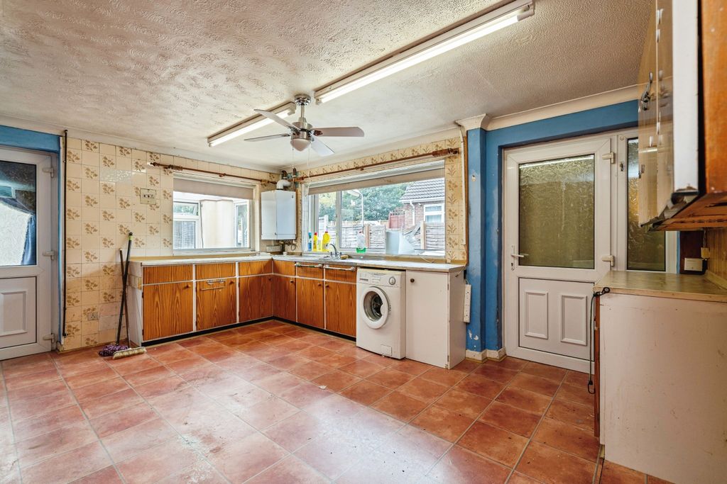 Property photo 3 of 22 Kitchen