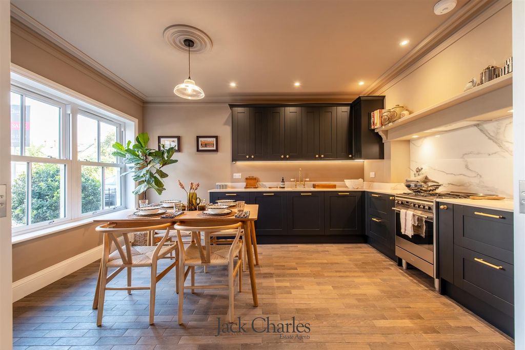 Property photo 1 of 33 37Shipbourneroad-09.Jpg