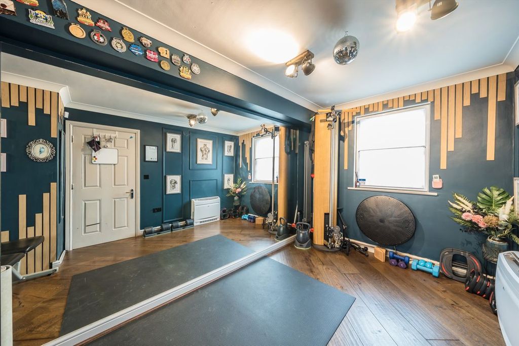 Property photo 2 of 9
