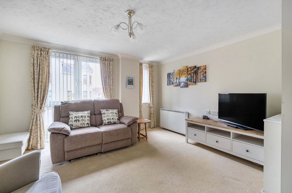 Property photo 3 of 17 1375048-10-690376...