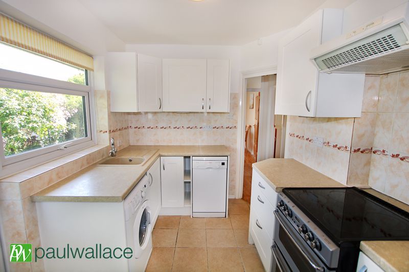 Property photo 3 of 11 Kitchen