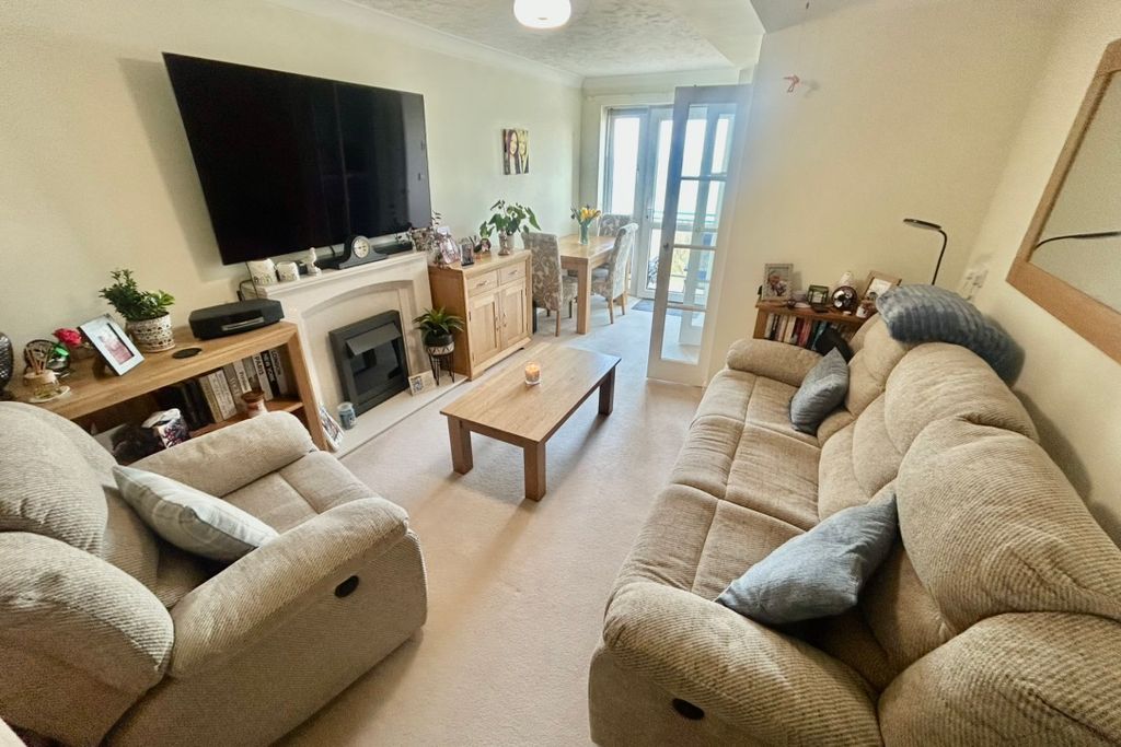 Property photo 3 of 11 Living Room