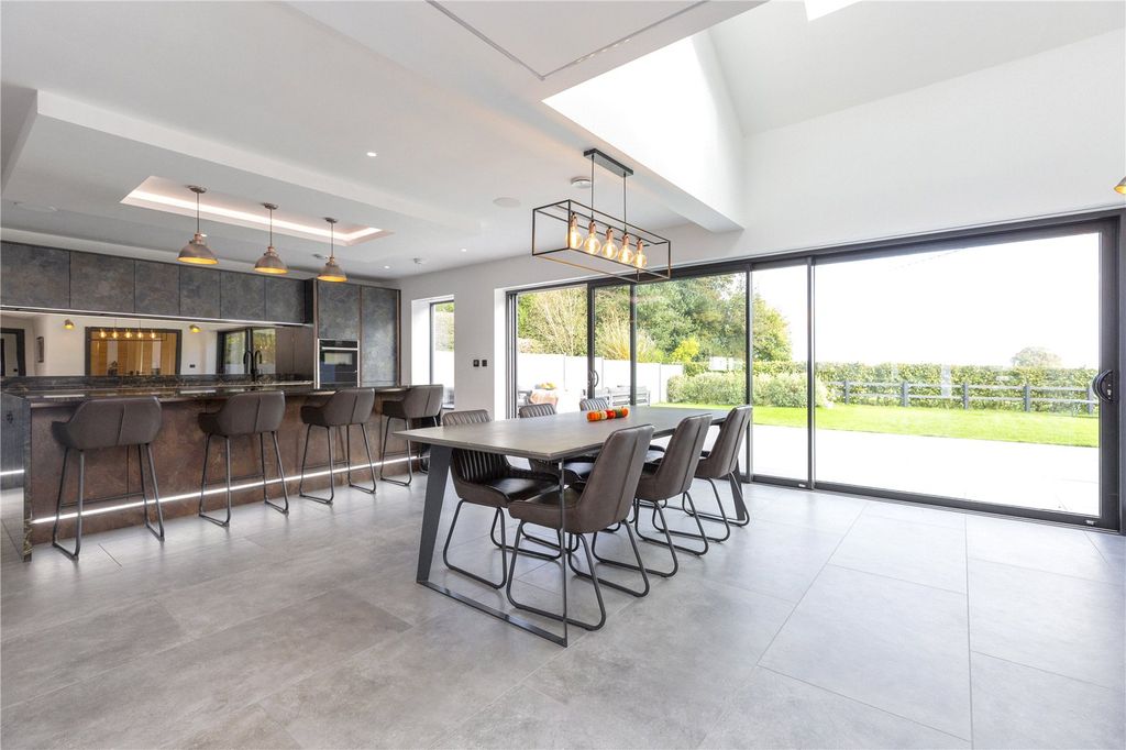 Property photo 2 of 26 Picture No. 12