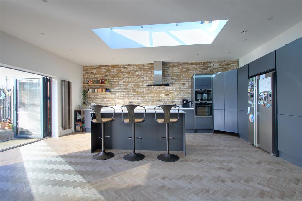 Property photo 3 of 47 Img_4887-Img_4889.Jpg