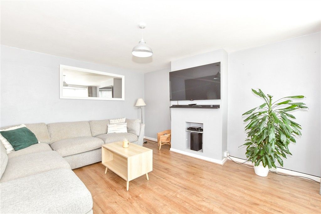 Property photo 3 of 9 Lounge