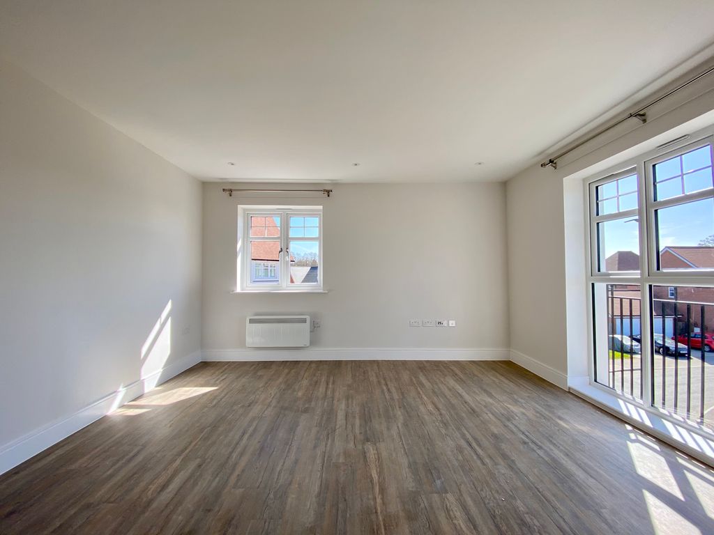 Property photo 3 of 9 Image00004