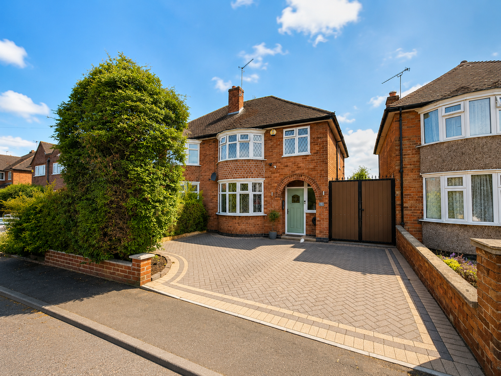 Property photo 1 of 15 Ffa2C9Db-Fd93-4434-94Be-5Cf875De426B