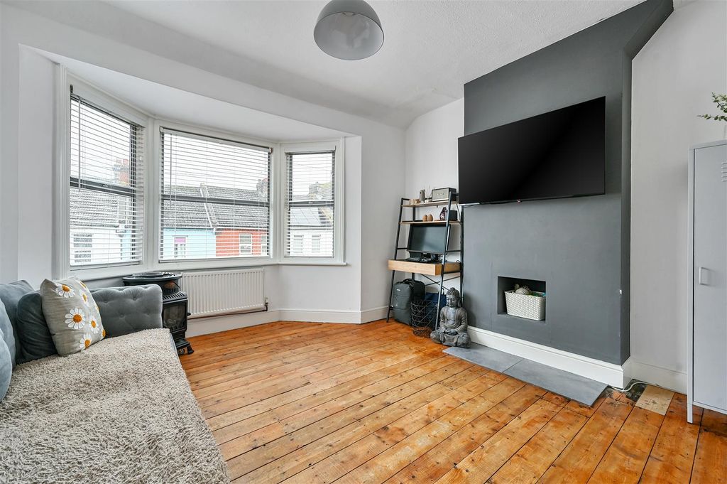 Property photo 2 of 16 74 Windsor Road - Tn393Pe (2).Jpg