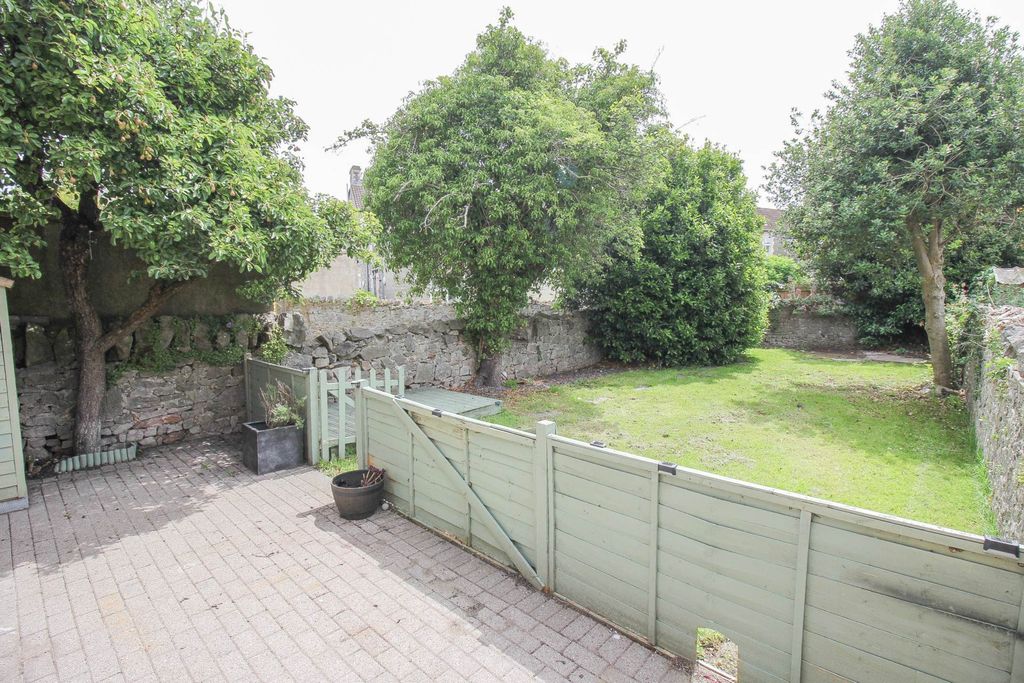 Property photo 2 of 21