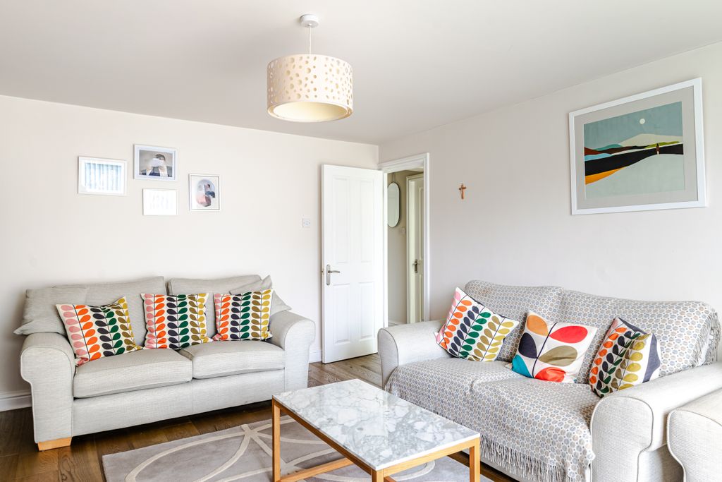 Property photo 3 of 19 Lounge2