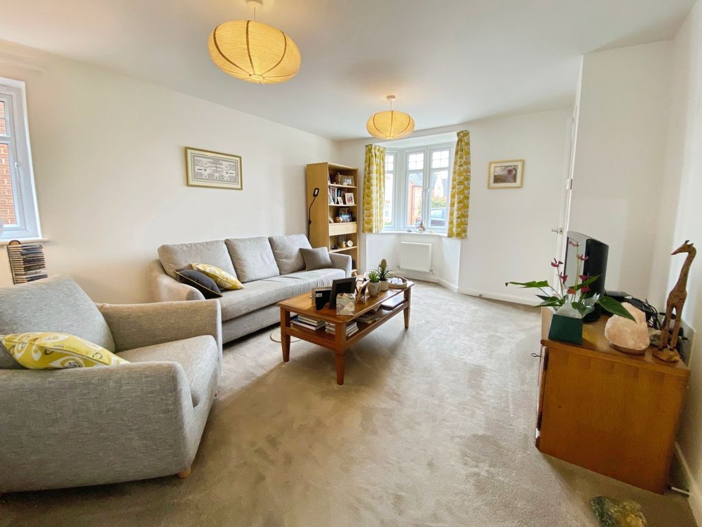 Property photo 3 of 14 Lounge