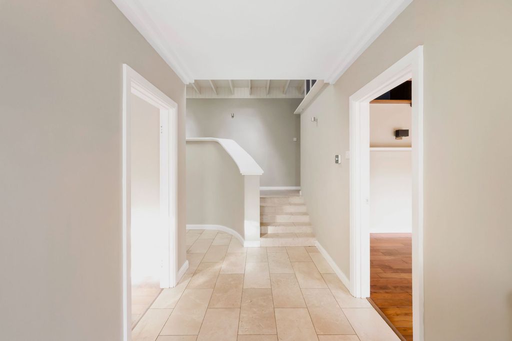 Property photo 3 of 27