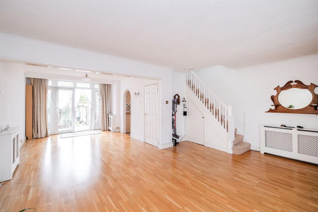 Property photo 3 of 22 64 Deynecourt Gardens-27_Web.Jpg