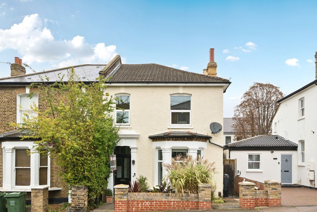 Property photo 1 of 17 Exterior