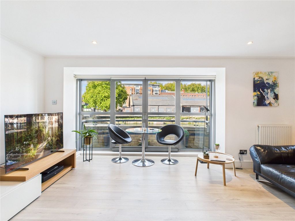 Property photo 1 of 17 Picture No. 04