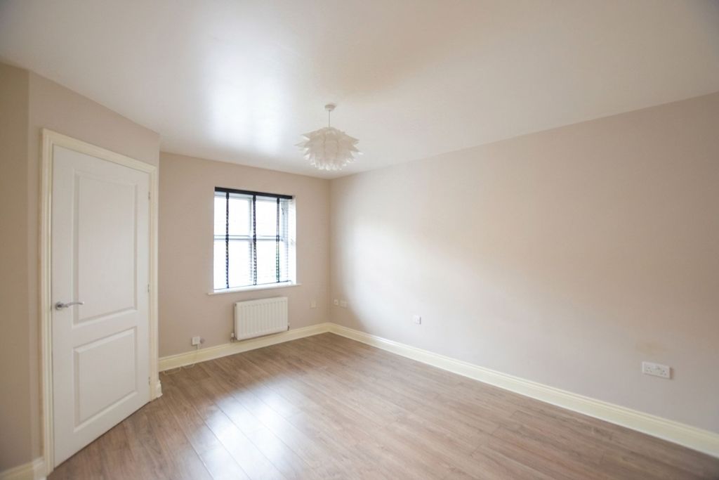 Property photo 2 of 11 Living Room