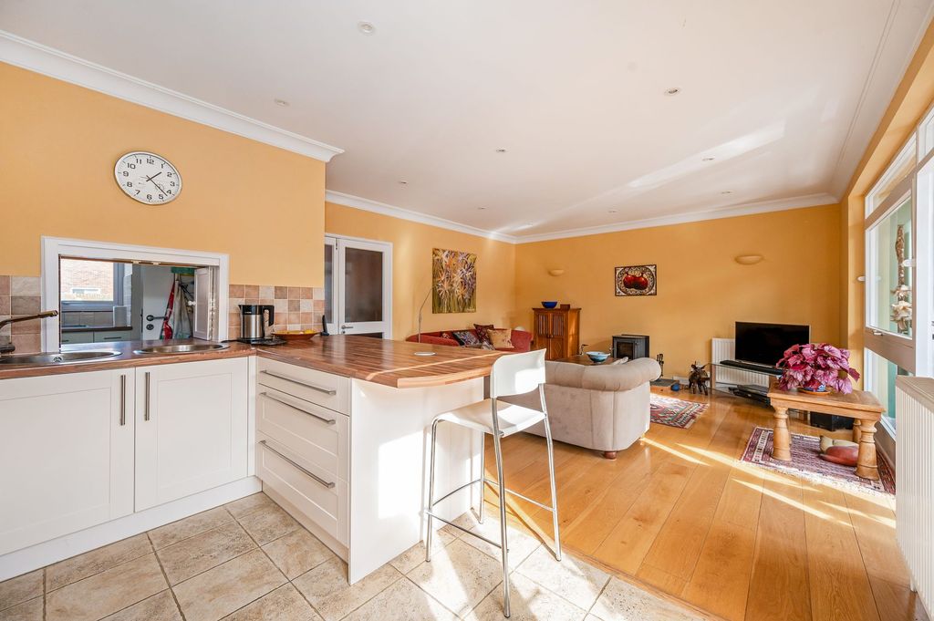 Property photo 3 of 23